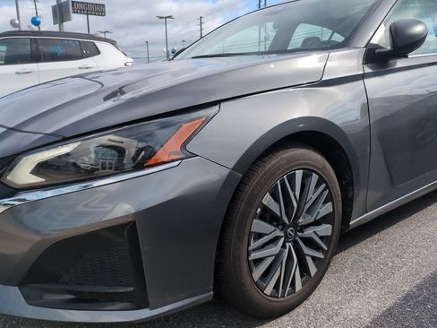 Used 2025 Nissan Altima 2.5 SV FWD image 1