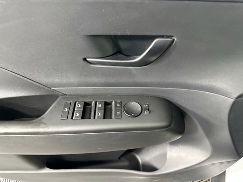 Used 2025 Hyundai Kona SEL AWD/4WD image 15