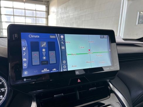 Used 2022 Toyota Venza XLE image 20