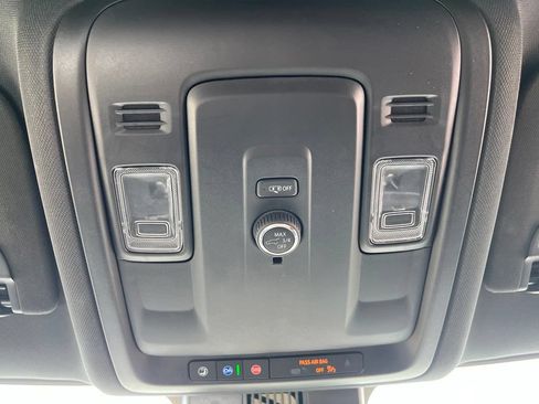 Used 2025 Chevrolet Suburban Z71 AWD/4WD image 28