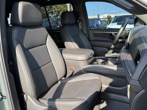 Used 2026 Chevrolet Tahoe Z71 w/ Comfort Package AWD/4WD image 38