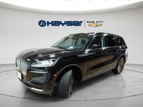 Used 2024 Lincoln Aviator AWD w/ Premium Package image 3