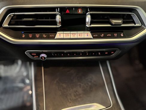 Used 2022 BMW X7 xDrive40i w/ Executive Package image 16