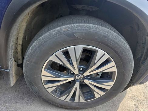 Used 2021 Nissan Rogue SV w/ Premium Package FWD image 2
