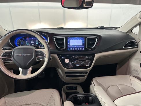 Used 2020 Chrysler Pacifica Limited FWD image 9