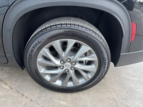 Used 2025 Buick Enclave Preferred image 9