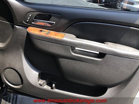 Used 2013 Chevrolet Avalanche LTZ AWD/4WD image 22