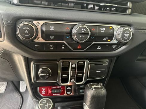 Used 2026 Jeep Wrangler Unlimited Rubicon AWD/4WD image 13