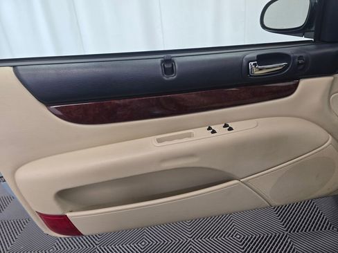 Used 2003 Chrysler Sebring Limited image 89