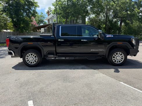 Used 2022 GMC Sierra 2500 SLT w/ SLT Preferred Package AWD/4WD image 4