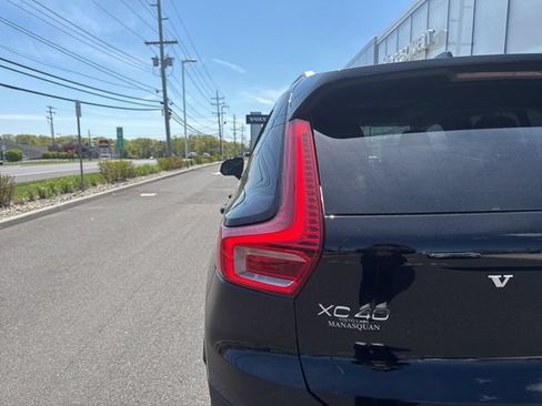 Certified 2025 Volvo XC40 B5 Plus AWD/4WD image 10