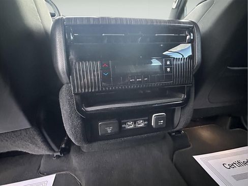 Used 2024 Jeep Wagoneer Series II w/ Flexible Seating Group image 35