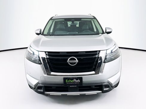 Used 2025 Nissan Pathfinder SL image 2