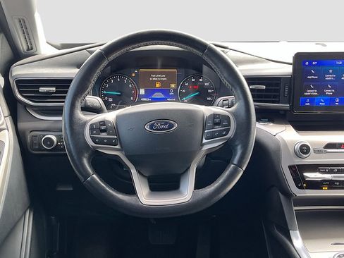 Used 2022 Ford Explorer XLT w/ Equipment Group 202A AWD/4WD image 11