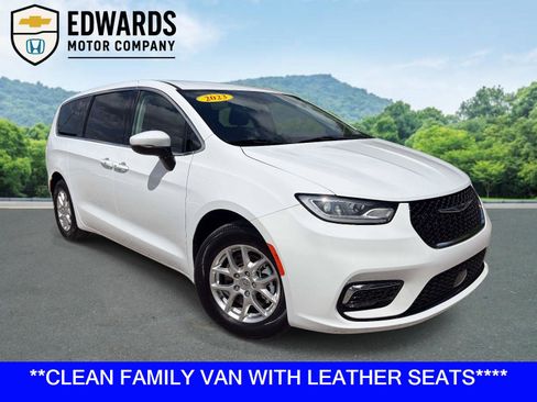 Used 2023 Chrysler Pacifica Touring-L FWD image 1