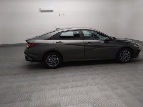Used 2024 Hyundai Elantra SEL FWD image 10
