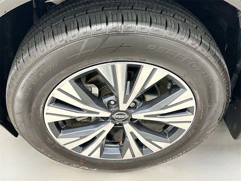 Used 2023 Nissan Rogue SV image 30