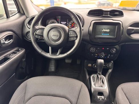 Used 2018 Jeep Renegade Altitude AWD/4WD image 23