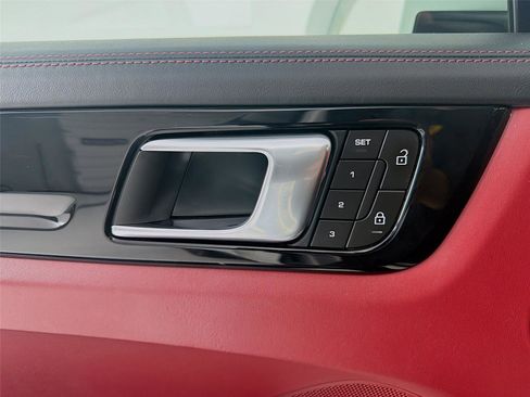 Certified 2023 Porsche Cayenne image 7