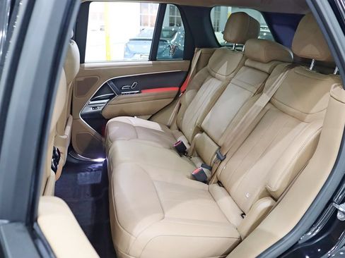 Used 2025 Land Rover Range Rover SE AWD/4WD image 31