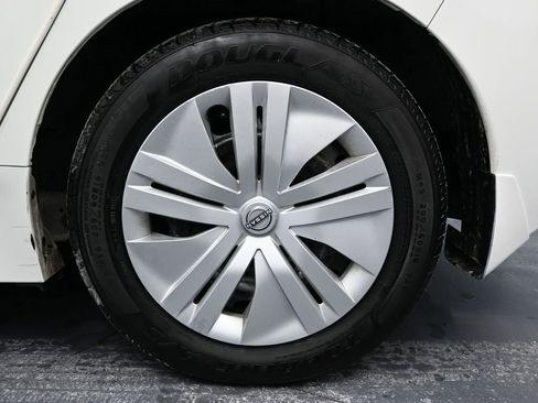 Used 2023 Nissan Leaf S image 12