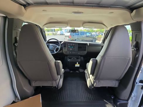 New 2025 GMC Savana 2500 w/ Chrome Appearance Package RWD image 18