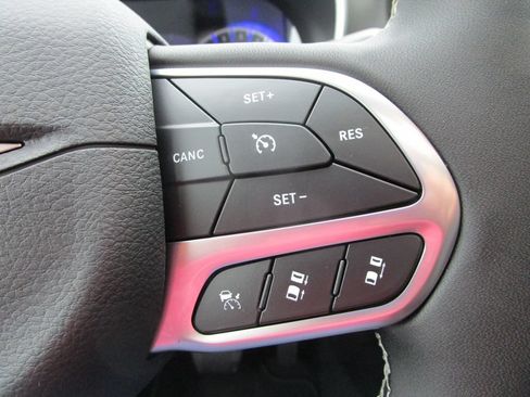New 2027 Chrysler Pacifica Select w/ Family Tech Group FWD image 41