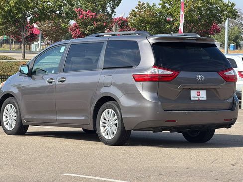 Used 2016 Toyota Sienna XLE w/ XLE Navigation Package FWD image 6