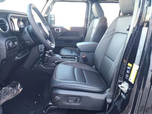 New 2026 Jeep Gladiator Sport AWD/4WD image 15