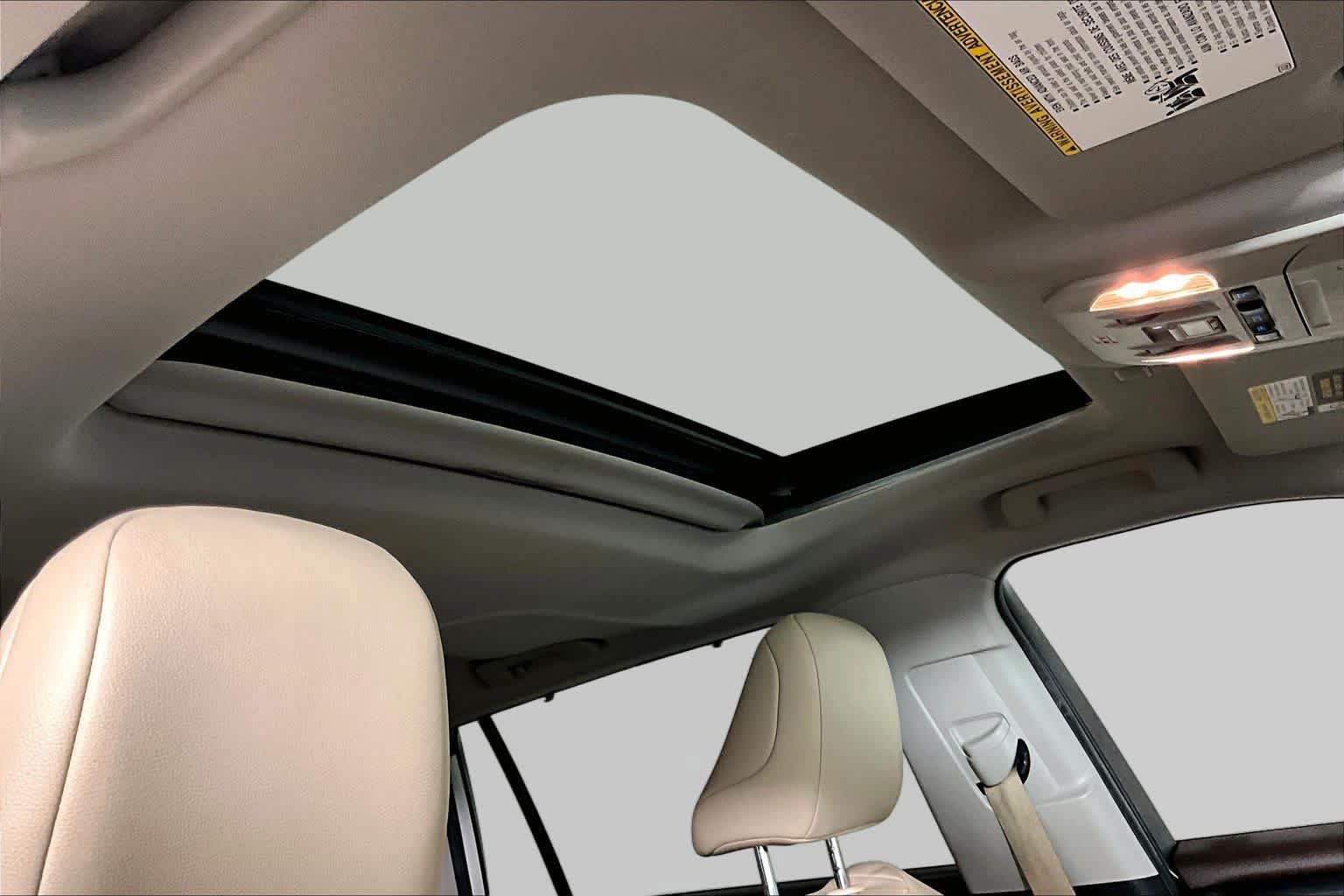 Used 2021 Toyota Highlander XLE FWD image 14