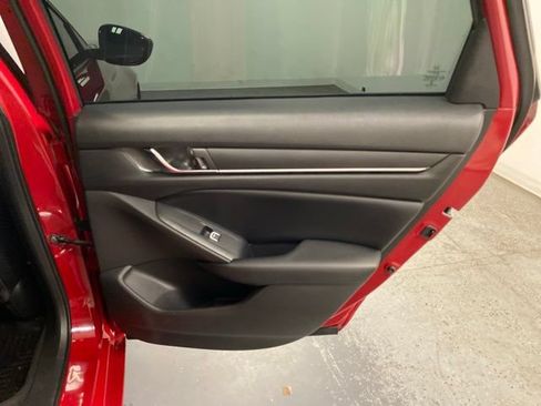 Used 2018 Honda Accord Sport image 28