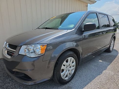 Used 2018 Dodge Grand Caravan SE w/ UConnect Hands-Free Group FWD image 13