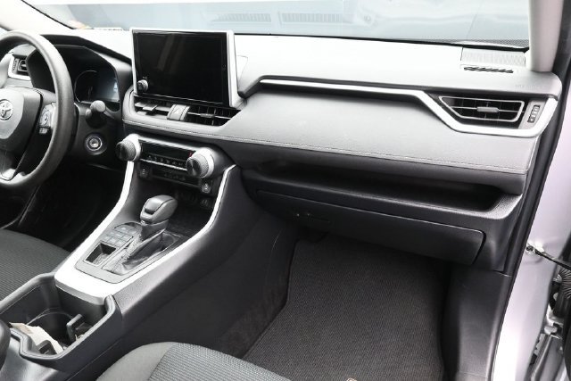 Used 2025 Toyota RAV4 LE AWD/4WD image 33
