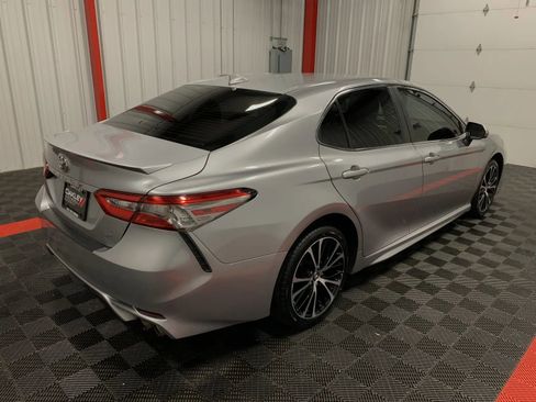 Used 2019 Toyota Camry SE w/ Carpet Mat Package image 4