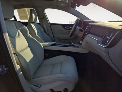 Certified 2025 Volvo S60 B5 Plus FWD image 15