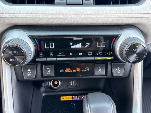 Used 2025 Toyota RAV4 XLE Premium w/ Weather Package AWD/4WD image 31