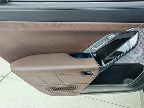 Used 2023 BMW i7 xDrive60 image 33