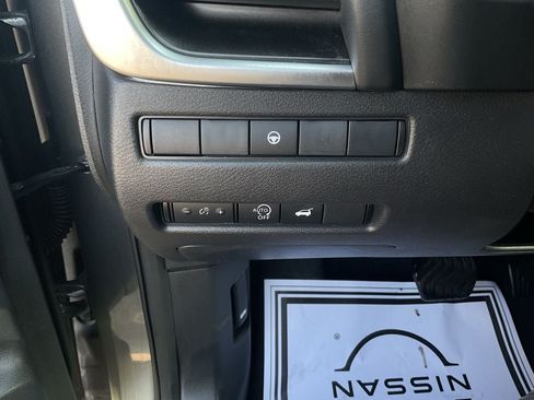 Used 2025 Nissan Rogue SV FWD image 24