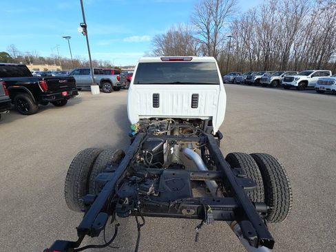 Used 2023 Chevrolet Silverado 3500 LT w/ Convenience Package image 8