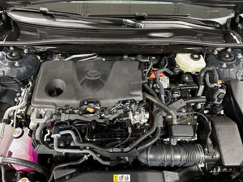 Used 2025 Toyota Camry SE w/ Convenience Package image 25