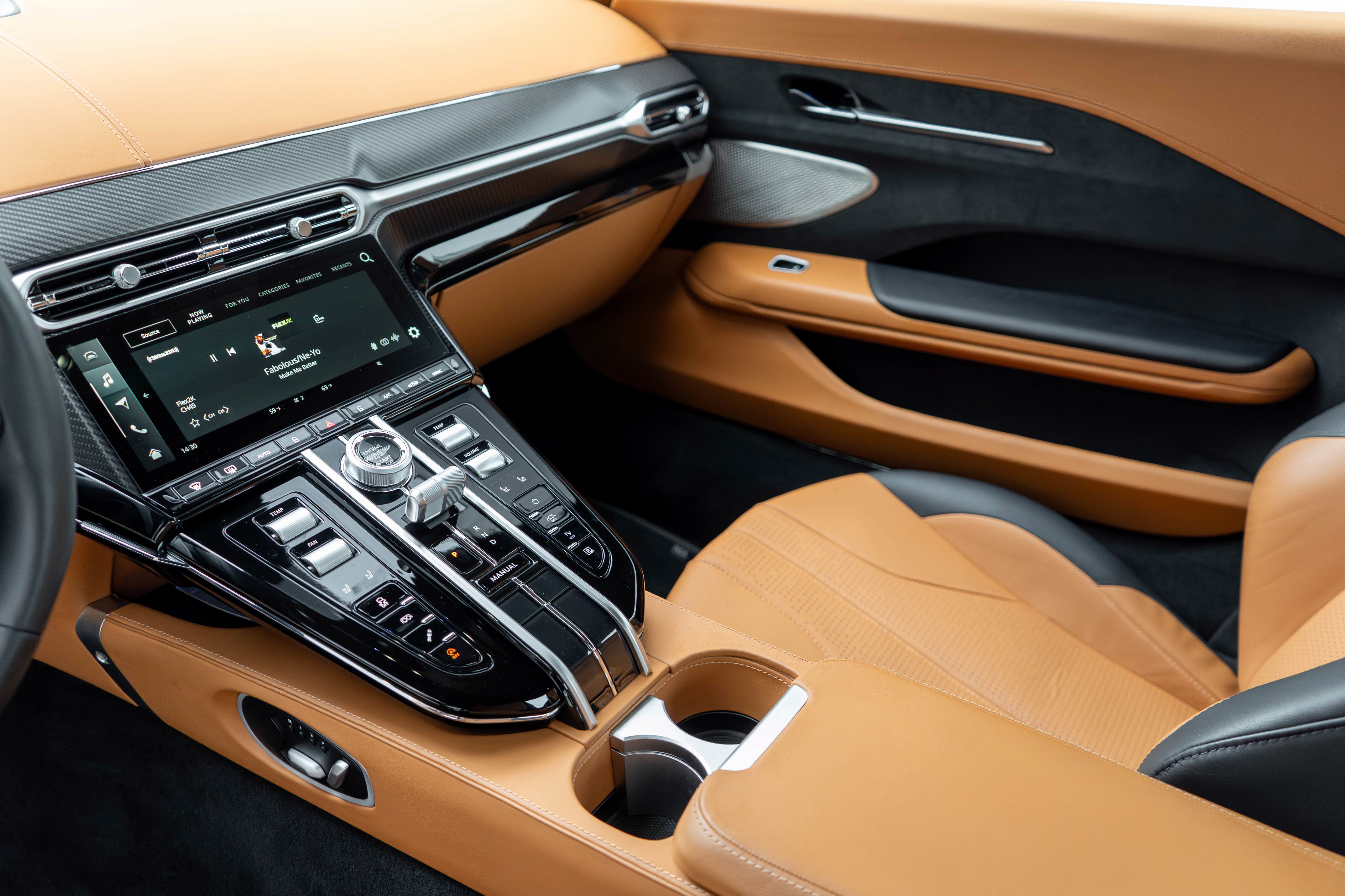 Used 2025 Aston Martin V8 Vantage Coupe RWD image 9