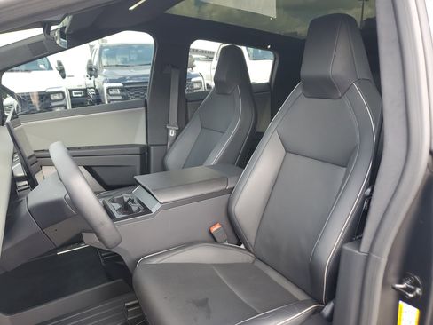 Used 2025 Tesla Cybertruck AWD Crew Cab image 12