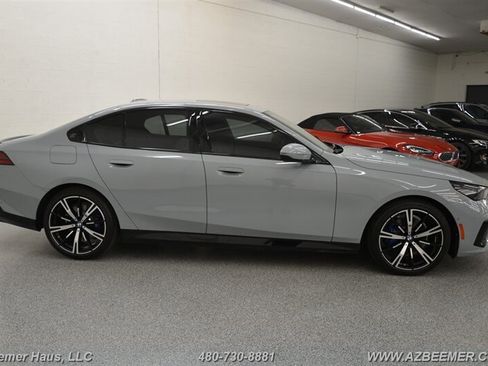 Used 2026 BMW 530i w/ M Sport Package RWD image 10