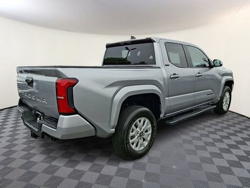 Used 2025 Toyota Tacoma SR5 AWD/4WD image 6