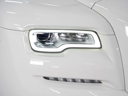 Used 2017 Rolls-Royce Dawn RWD image 11