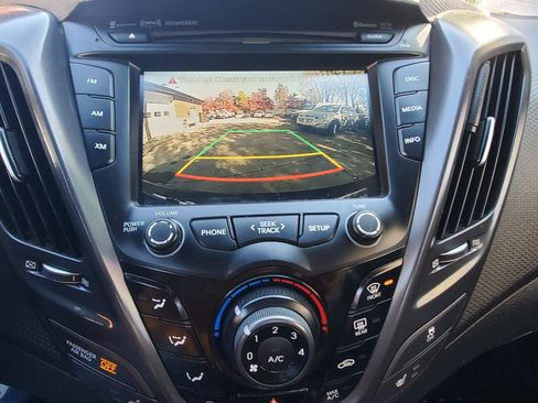 Used 2016 Hyundai Veloster Turbo FWD image 12