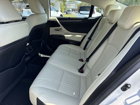 Used 2022 Lexus ES 350 Ultra Luxury w/ Accessory Package 2 image 10