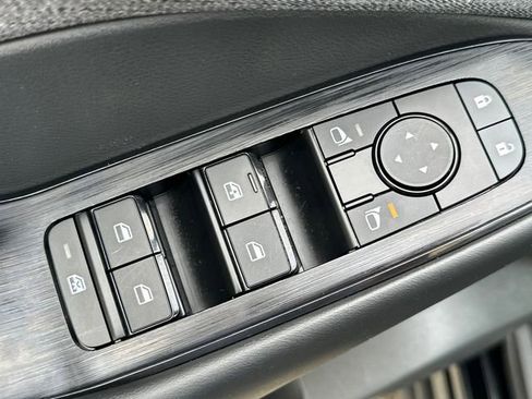 Used 2023 Nissan Rogue S image 22