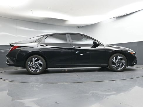 Used 2025 Hyundai Elantra Sport FWD image 23