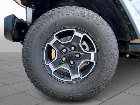 Used 2022 Jeep Gladiator Mojave w/ LED Lighting Group image 12